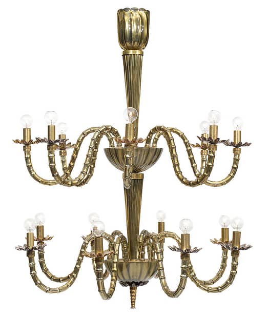 Italian chandelier from the Iconic Seguso factory on the island of Murano. The “Oro Specchiato” glass is mirrored and fused with gold leafing. This elegant and masterly crafted chandelier boasts 16 branches on two levels.