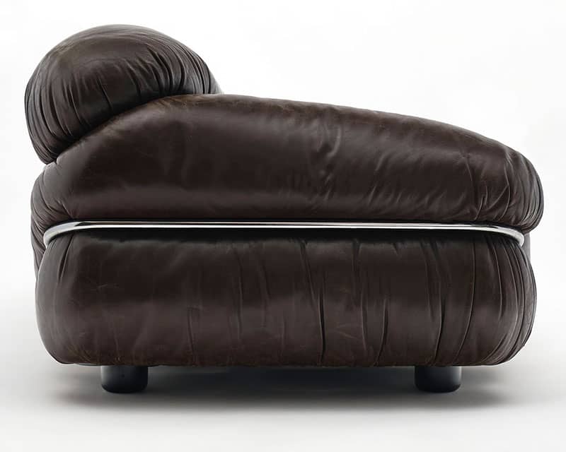 Italian sofa, by Gianfranco Frattini for Cassina. The supple leather, in great condition, lends itself to the voluptuous form. This sofaa rests in a bent tubular chromed structure that is in great condition.